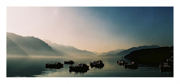 Illustration - Le bout du lac photo argentique réalisée en traitement croisé - Annecy - Italis / © William Pestrimaux