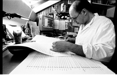 Etienne Perruchon à l'écriture... à la main de toutes les notes pour tous les pupitres. Simplement impressionnant - photo: italis / © william Pestrimaux